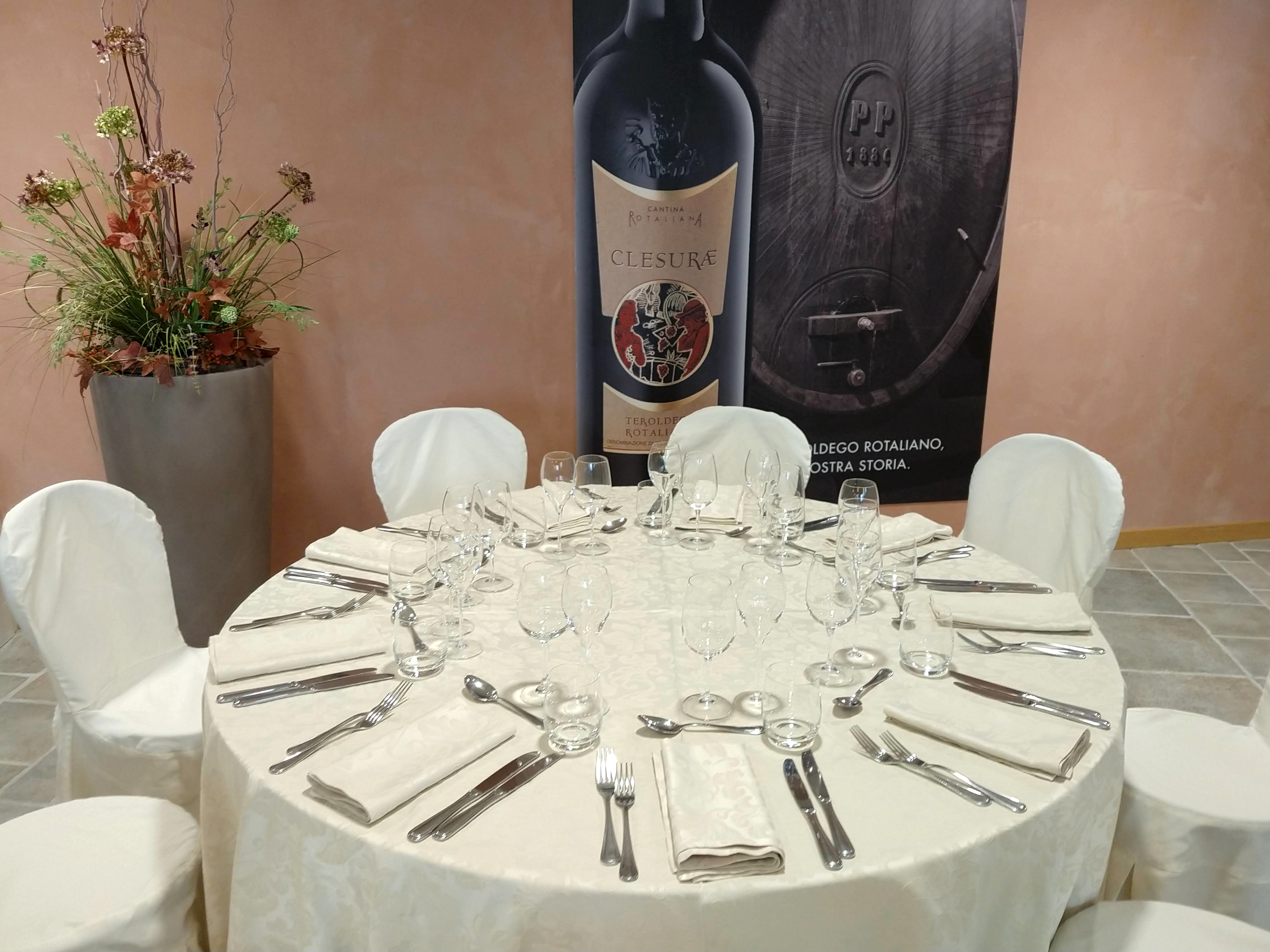 Tavolo Clesurae Cantina Rotaliana